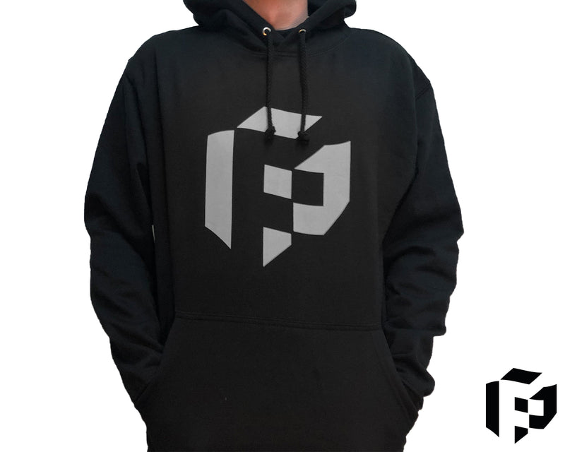 Hoodie_GreayonBlack_frontmodel_site